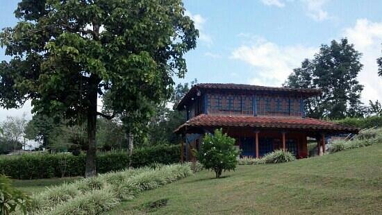 Cabañas La Esmeralda - Casa en la colina